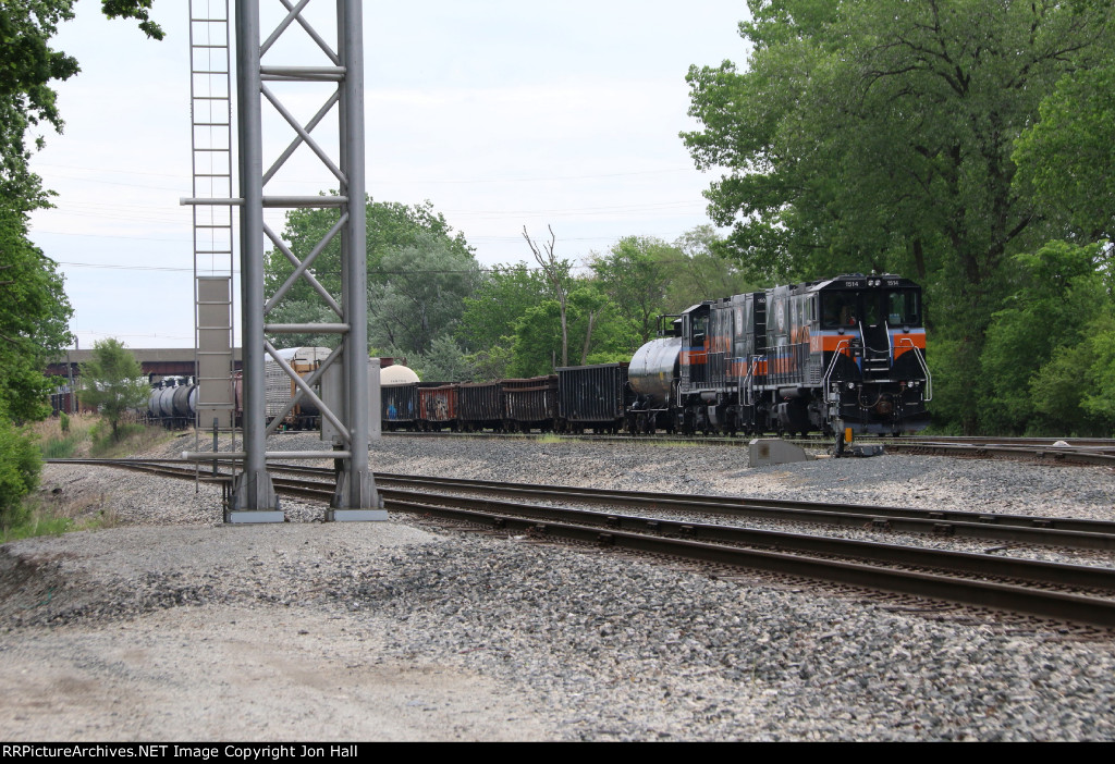 Two IHB natural gas switchers work the west end of the yard
